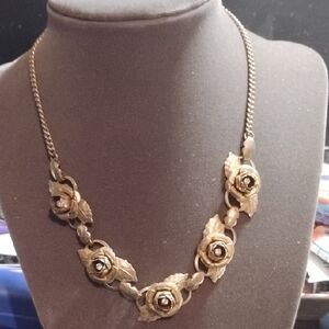 Vintage Gold Tone Floral Necklace Costume Jewelry Unbranded